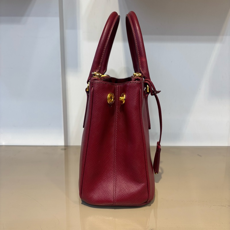 Prada 酒紅防刮牛皮Mini Galleris Saffiano 殺手包-2