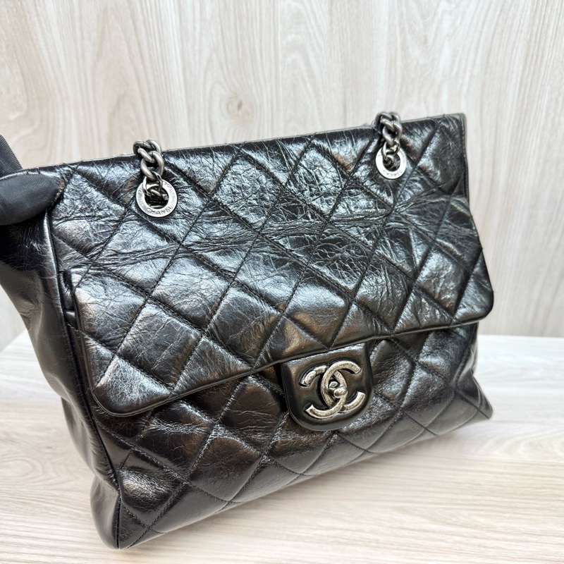 Chanel🖤黑銀油蠟牛皮肩背包A92373-5