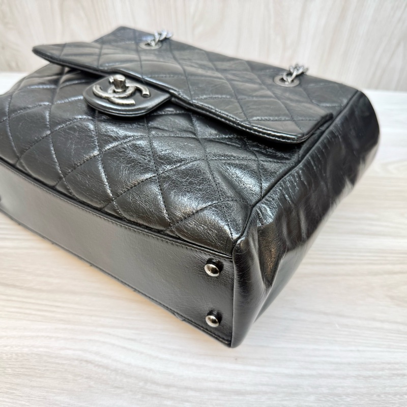 Chanel🖤黑銀油蠟牛皮肩背包A92373-11