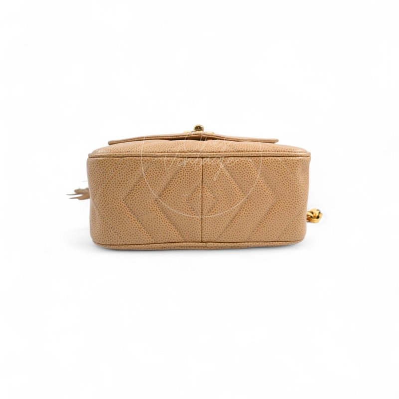 中古 Chanel 香奈兒 米色 荔枝紋/魚子醬皮革 V紋流蘇 迷你相機包-6