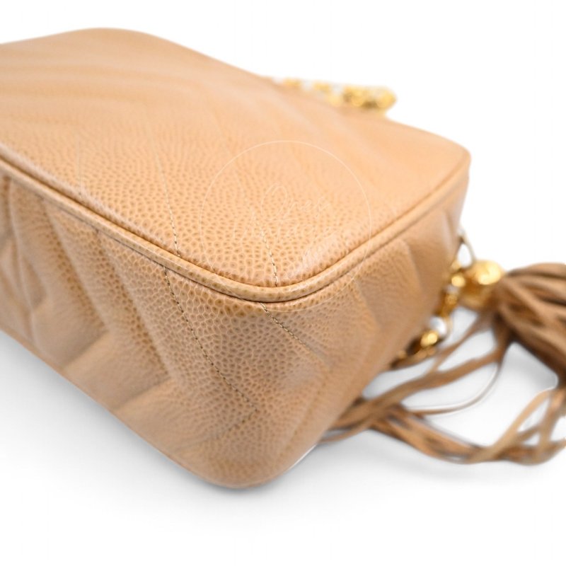 中古 Chanel 香奈兒 米色 荔枝紋/魚子醬皮革 V紋流蘇 迷你相機包-12