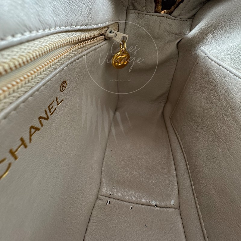 中古 Chanel 香奈兒 米色 荔枝紋/魚子醬皮革 V紋流蘇 迷你相機包-21