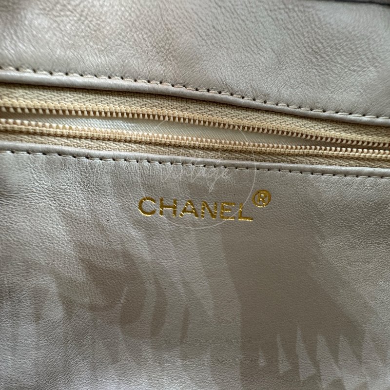 中古 Chanel 香奈兒 米色 荔枝紋/魚子醬皮革 V紋流蘇 迷你相機包-22