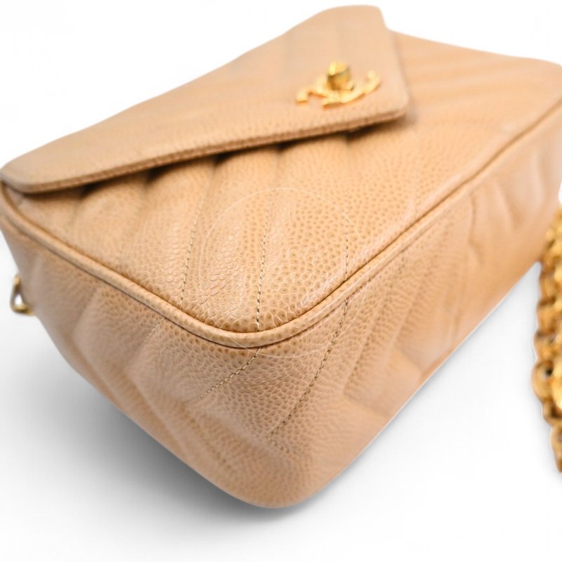 中古 Chanel 香奈兒 米色 荔枝紋/魚子醬皮革 V紋流蘇 迷你相機包-27