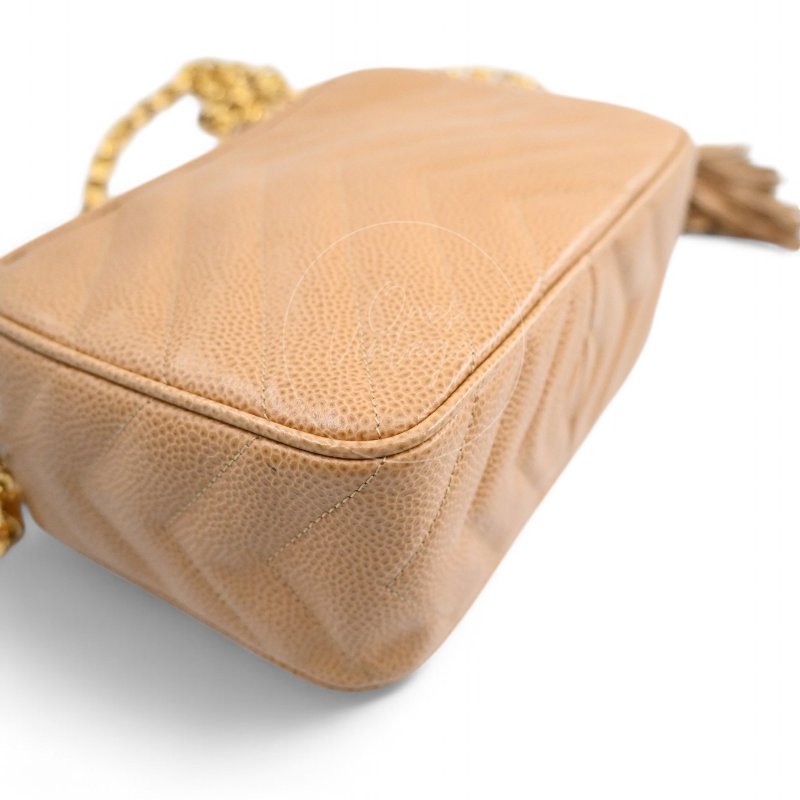 中古 Chanel 香奈兒 米色 荔枝紋/魚子醬皮革 V紋流蘇 迷你相機包-30