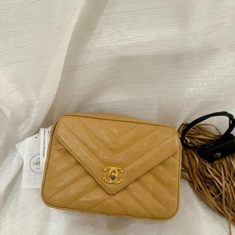 中古 Chanel 香奈兒 米色 荔枝紋/魚子醬皮革 V紋流蘇 迷你相機包