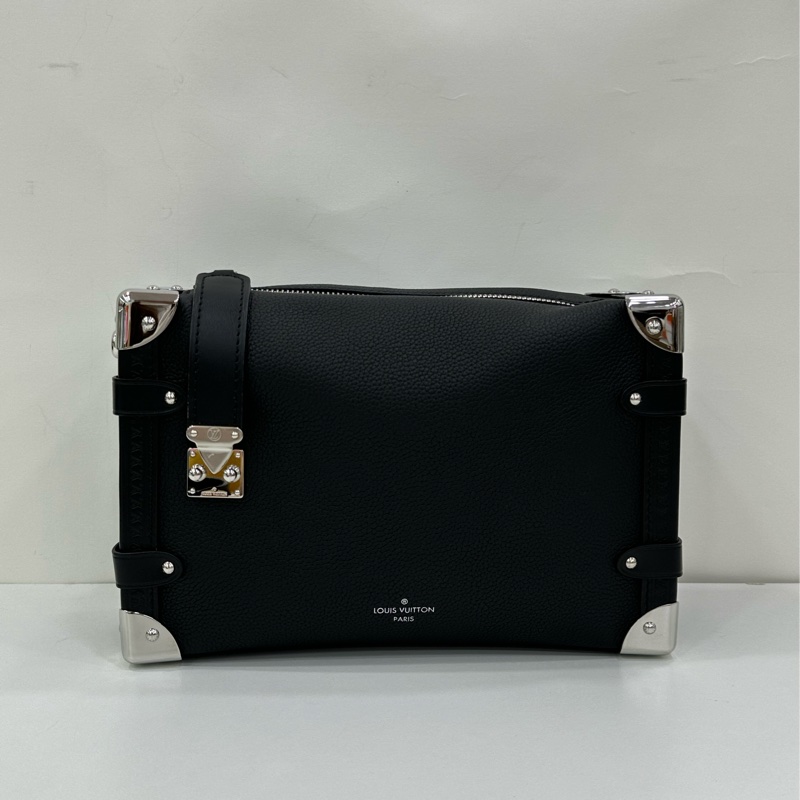 LV 路易威登side trunk黑銀中型 黑銀軟盒包 谷愛凌同款 五金部分帶膜 閒置 有購證-1