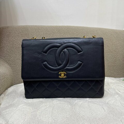 中古 Chanel 香奈兒 復古 Maxi 經典款 CC Logo 黑色小羊皮 直式翻蓋包