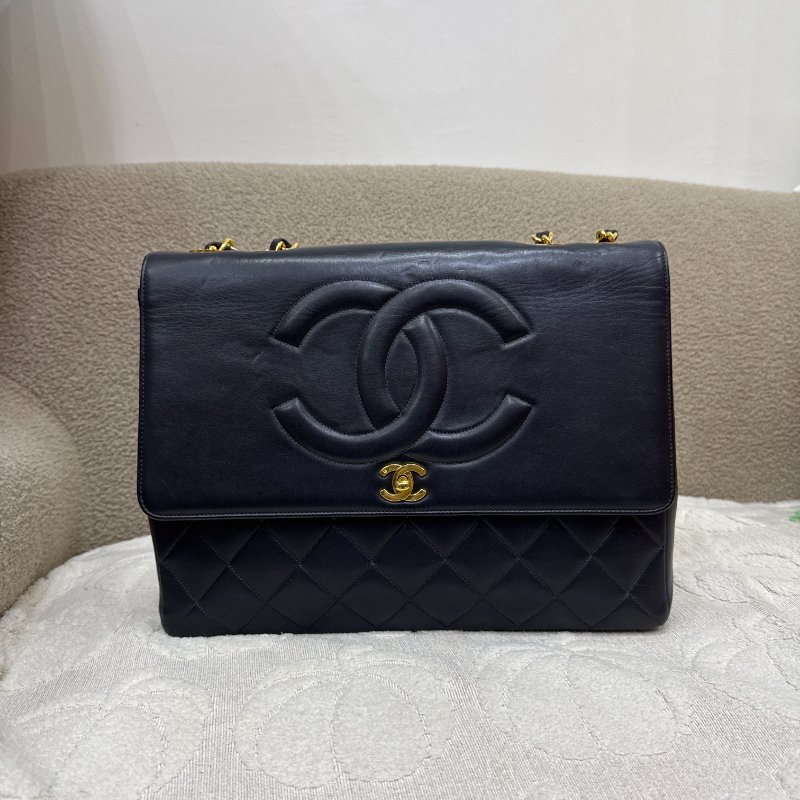中古 Chanel 香奈兒 復古 Maxi 經典款 CC Logo 黑色小羊皮 直式翻蓋包-0
