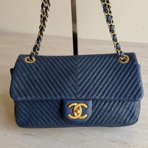 香奈兒Chanel 藍色V紋季節款單肩包 21開 底長26
