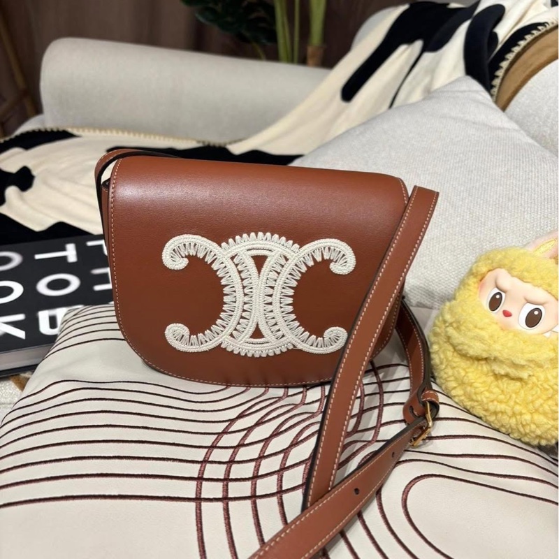 Celine Folco Cuir Triomphe 刺繡凱旋門 光滑牛皮革馬鞍包-0