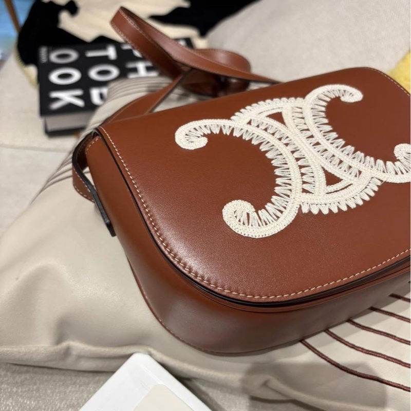 Celine Folco Cuir Triomphe 刺繡凱旋門 光滑牛皮革馬鞍包-4
