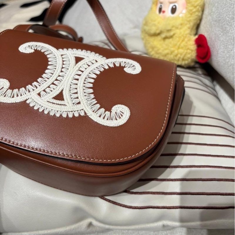 Celine Folco Cuir Triomphe 刺繡凱旋門 光滑牛皮革馬鞍包-5