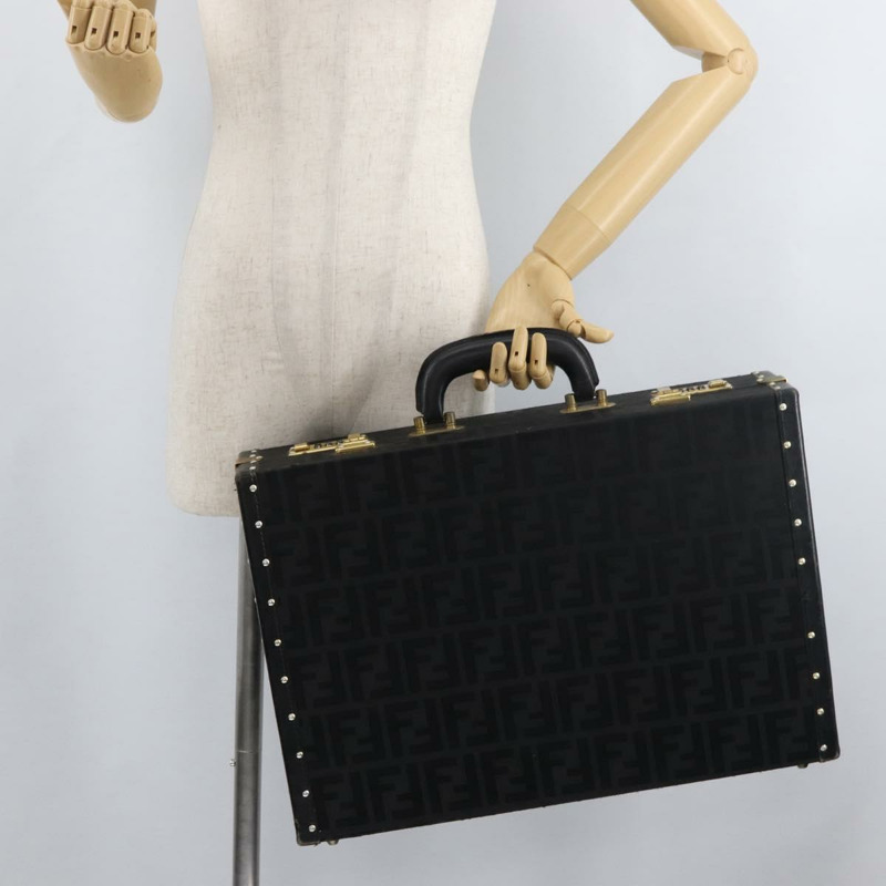 【日本直送】FENDI Zucca 帆布旅行箱黑色正品 179960A-21