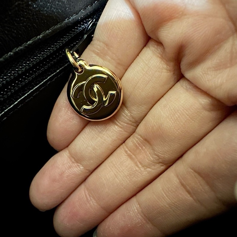 CHANEL 經典黑色菱格金幣托特包-1