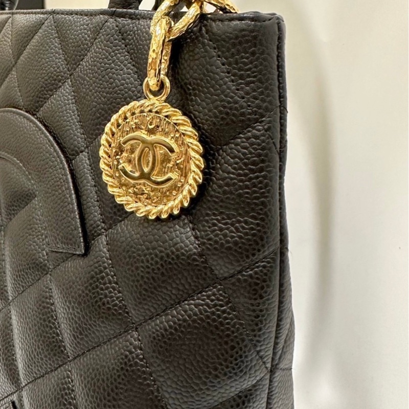 CHANEL 經典黑色菱格金幣托特包-4