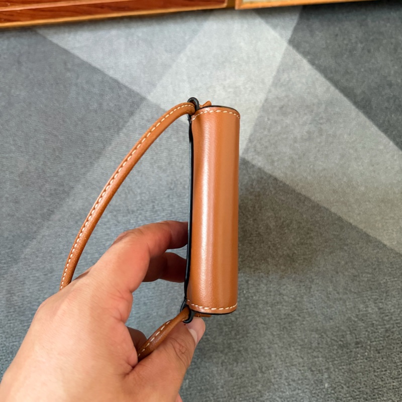 Celine經典印花拼接小羊皮/斜背翻蓋手機包-6