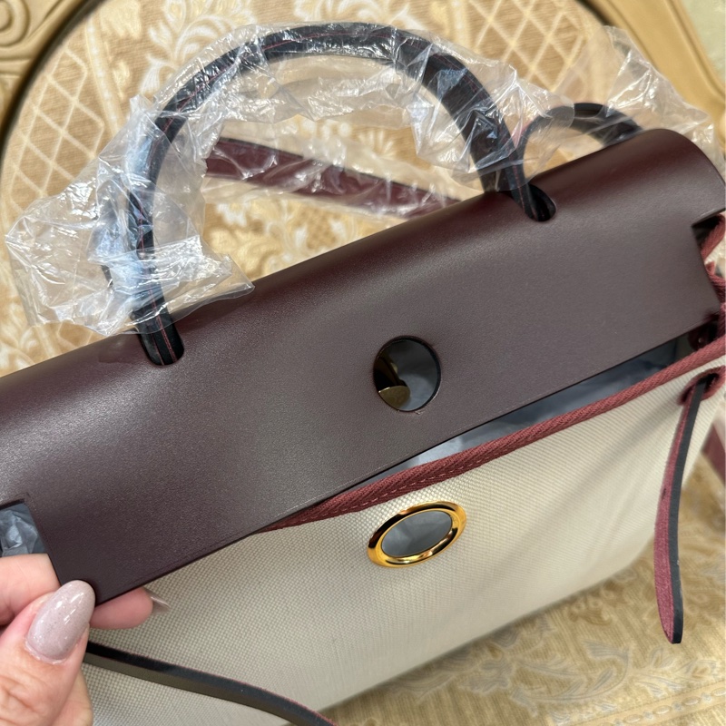 Hermes 馬鞍紅拚米帆布金釦Herbag31-9