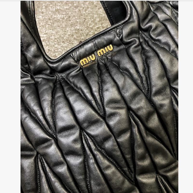 Miumiu黑色皺摺托特包 購物包 肩包 手提包-2