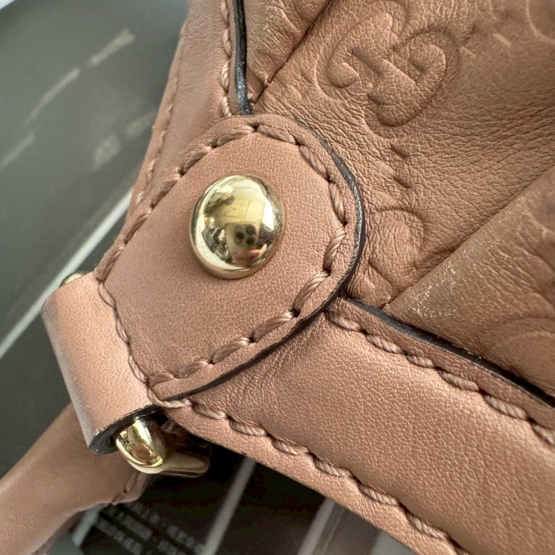 ✨史上最便宜 Gucci 粉駝色壓紋肩背包-1