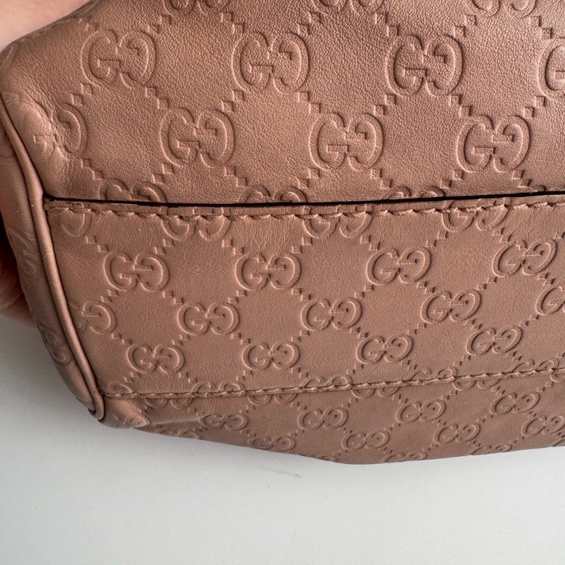 ✨史上最便宜 Gucci 粉駝色壓紋肩背包-6
