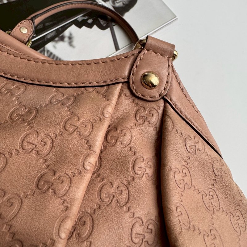 ✨史上最便宜 Gucci 粉駝色壓紋肩背包-8