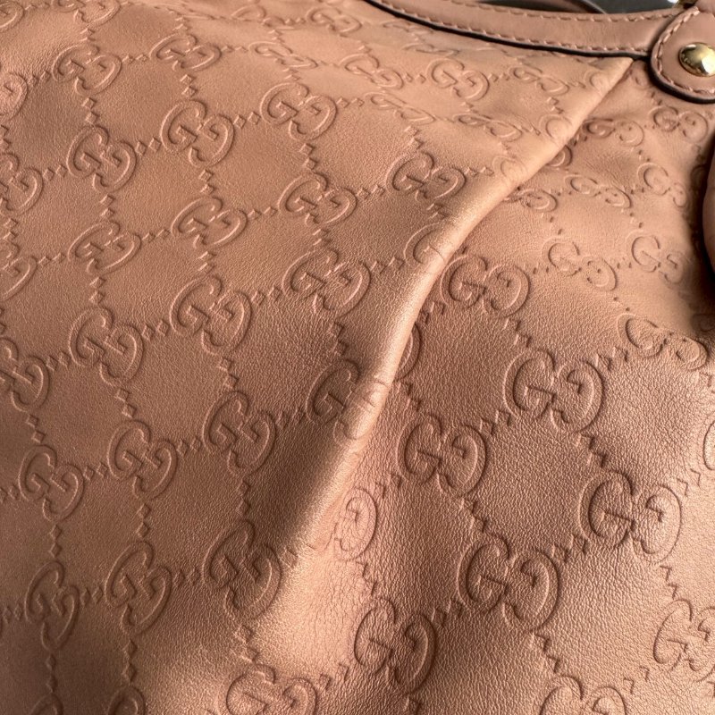 ✨史上最便宜 Gucci 粉駝色壓紋肩背包-9