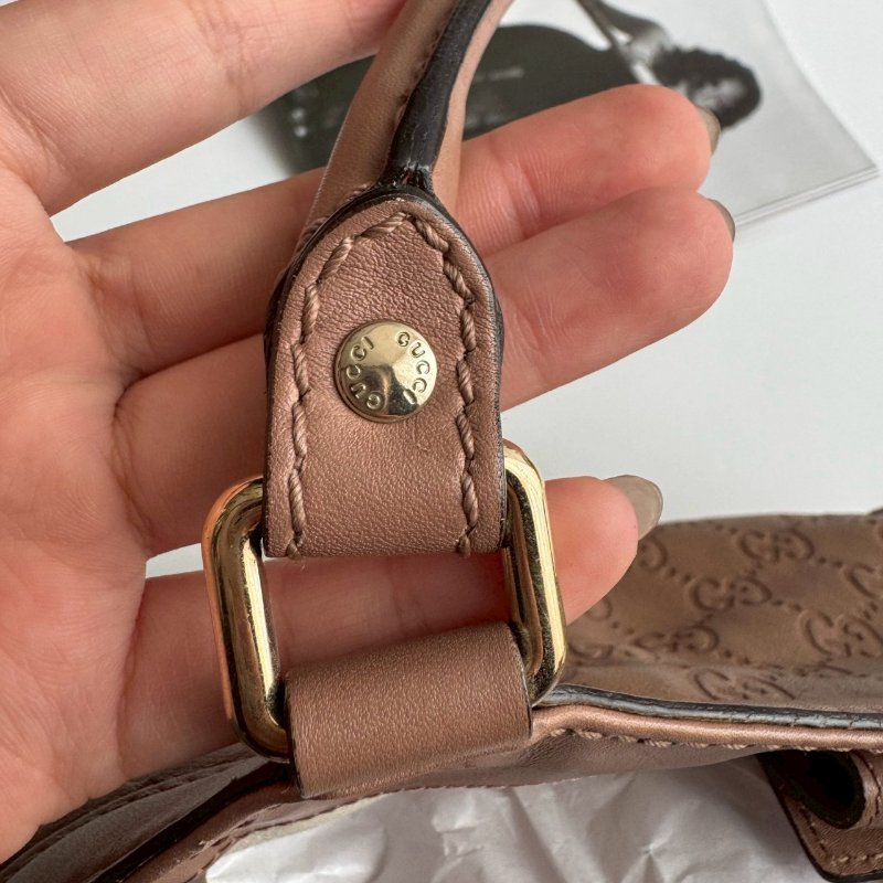 ✨史上最便宜 Gucci 粉駝色壓紋肩背包-10