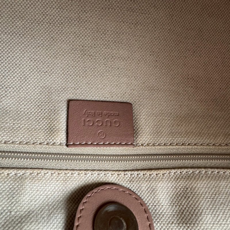 ✨史上最便宜 Gucci 粉駝色壓紋肩背包-20