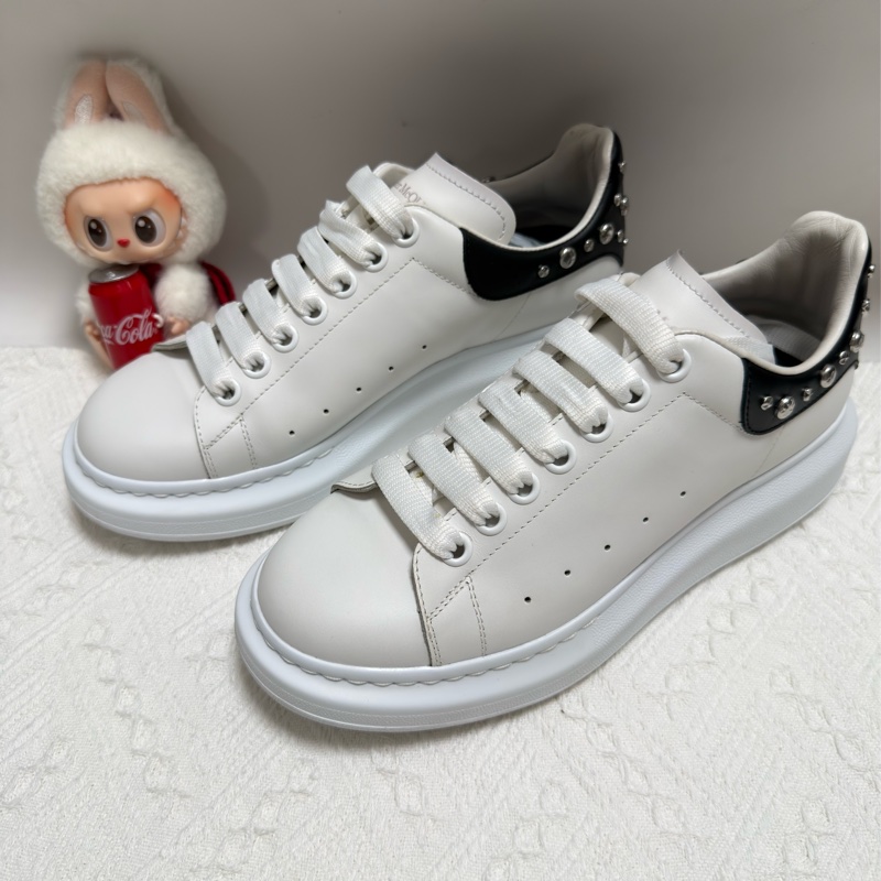Alexander McQueen 麥昆 黑尾鉚釘裝飾牛皮休閒鞋-0