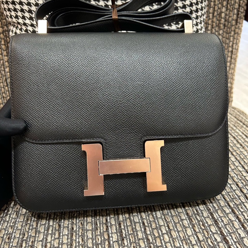 Hermes 愛馬仕 黑金 24康康 玫瑰金扣~ A刻 配件 塵袋-0