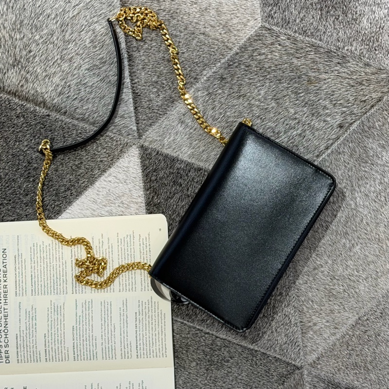 CELINE黑色金凱旋門翻蓋鍊條包-5
