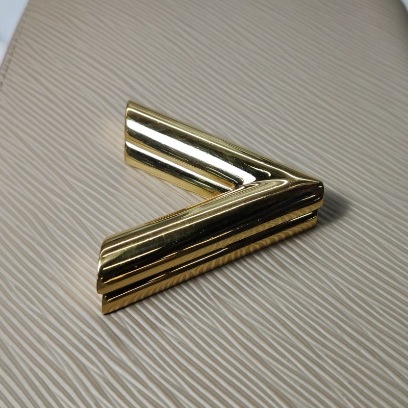 Louis Vuitton (LV) Twist中型牛皮水波紋LV旋轉鎖扣斜背包斜背包單肩包-10
