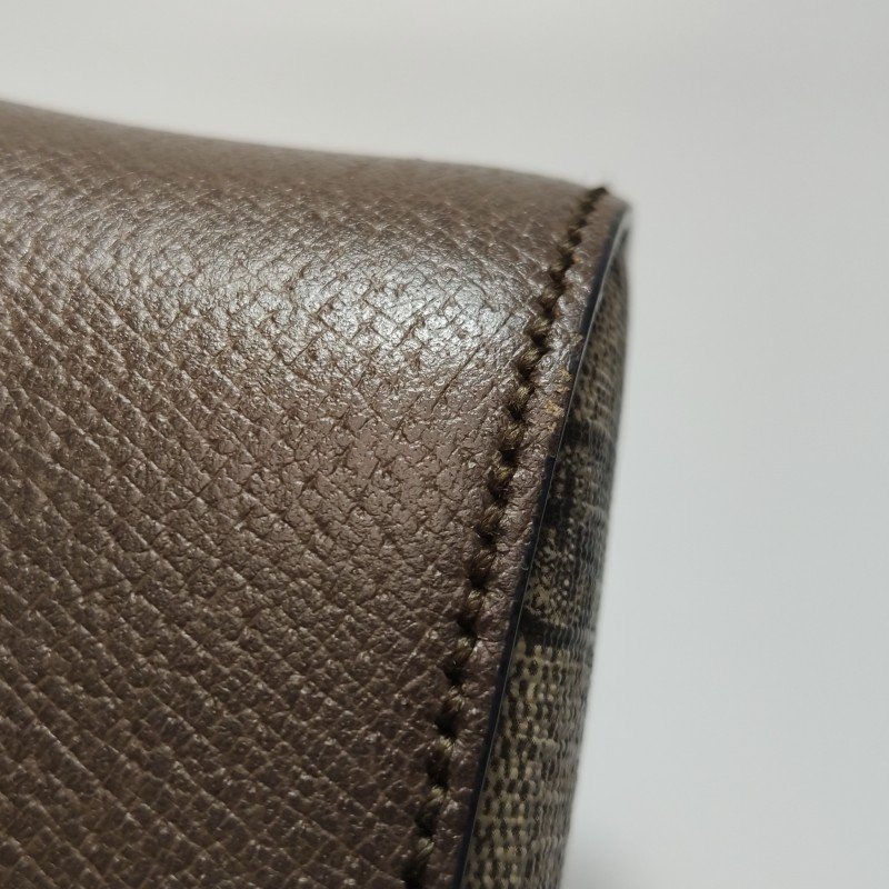 Gucci Neo Vintage牛皮GG老花虎頭Logo皮標斜背包單肩包-15