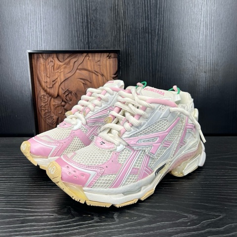 Balenciaga巴黎世家 runner 粉白 40碼