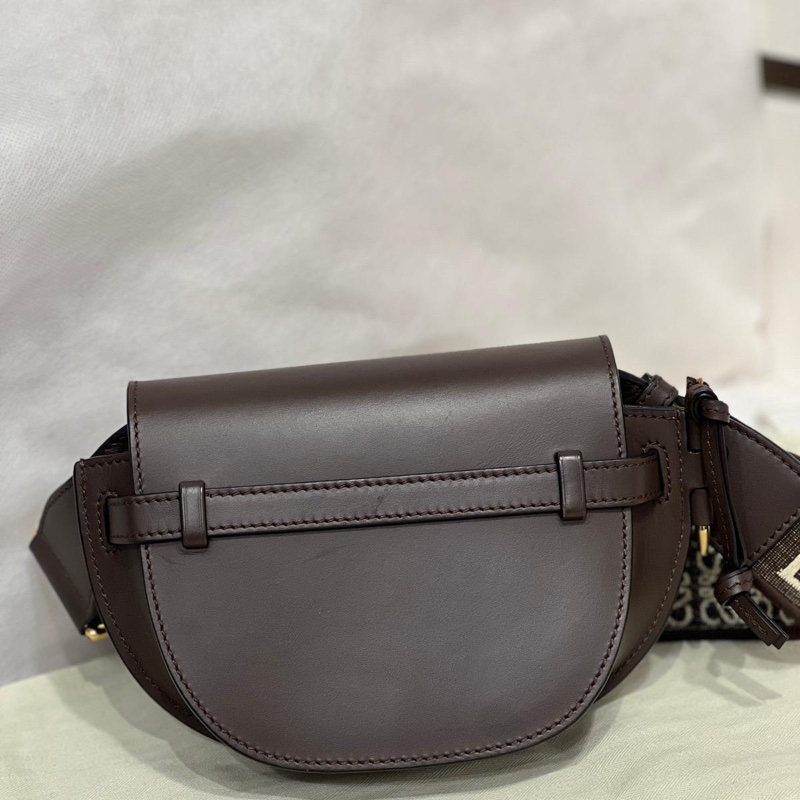 🌷帶票帶吊牌！Loewe 羅意威 Mini Gate Dual 迷你寬肩帶 巧克力棕色-1