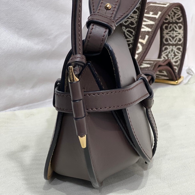🌷帶票帶吊牌！Loewe 羅意威 Mini Gate Dual 迷你寬肩帶 巧克力棕色-3