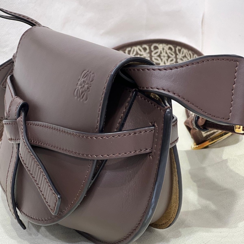 🌷帶票帶吊牌！Loewe 羅意威 Mini Gate Dual 迷你寬肩帶 巧克力棕色-8