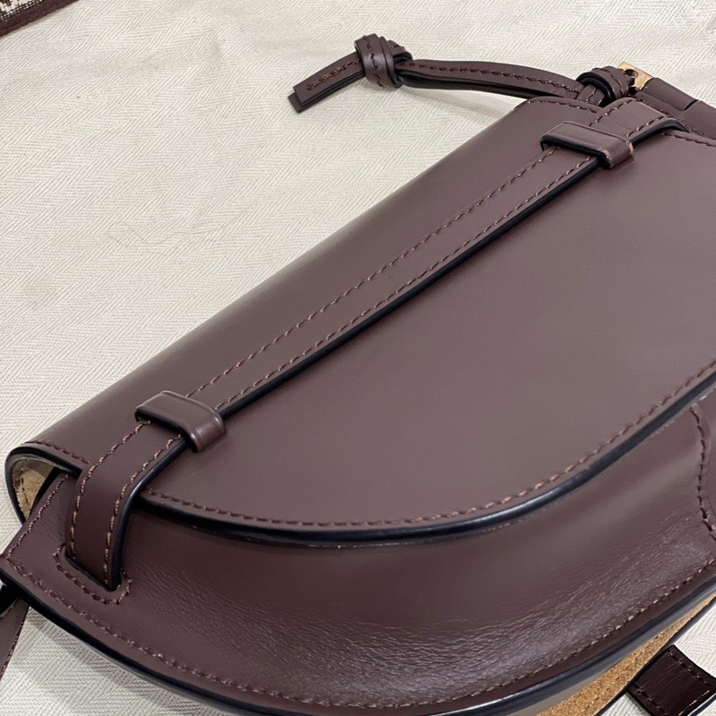 🌷帶票帶吊牌！Loewe 羅意威 Mini Gate Dual 迷你寬肩帶 巧克力棕色-13
