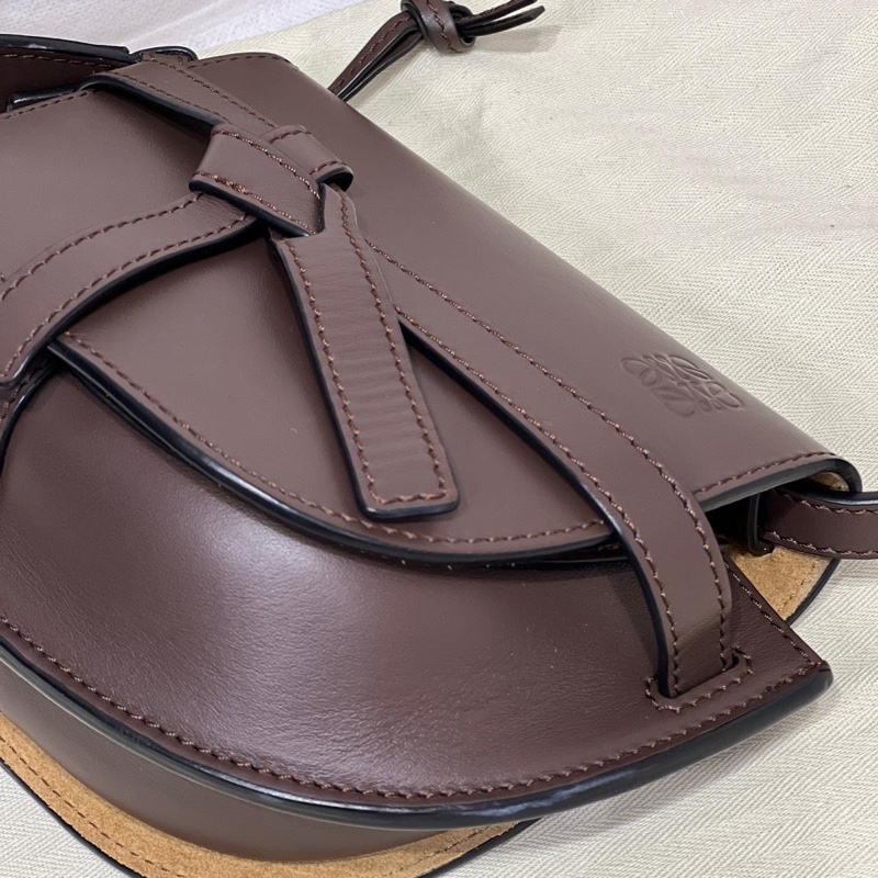 🌷帶票帶吊牌！Loewe 羅意威 Mini Gate Dual 迷你寬肩帶 巧克力棕色-14