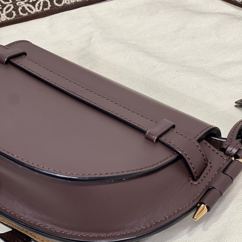 🌷帶票帶吊牌！Loewe 羅意威 Mini Gate Dual 迷你寬肩帶 巧克力棕色-15