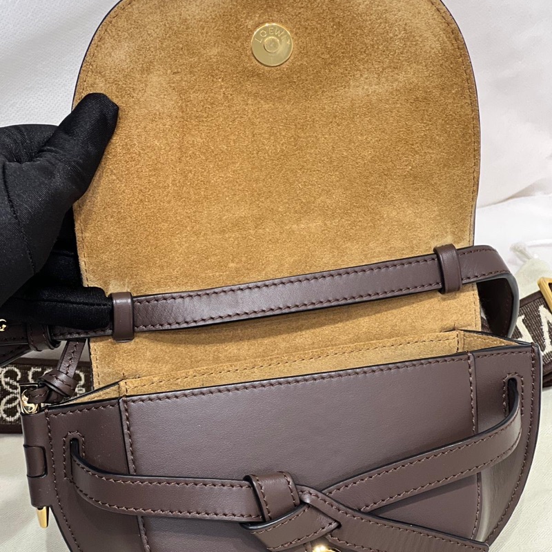 🌷帶票帶吊牌！Loewe 羅意威 Mini Gate Dual 迷你寬肩帶 巧克力棕色-16