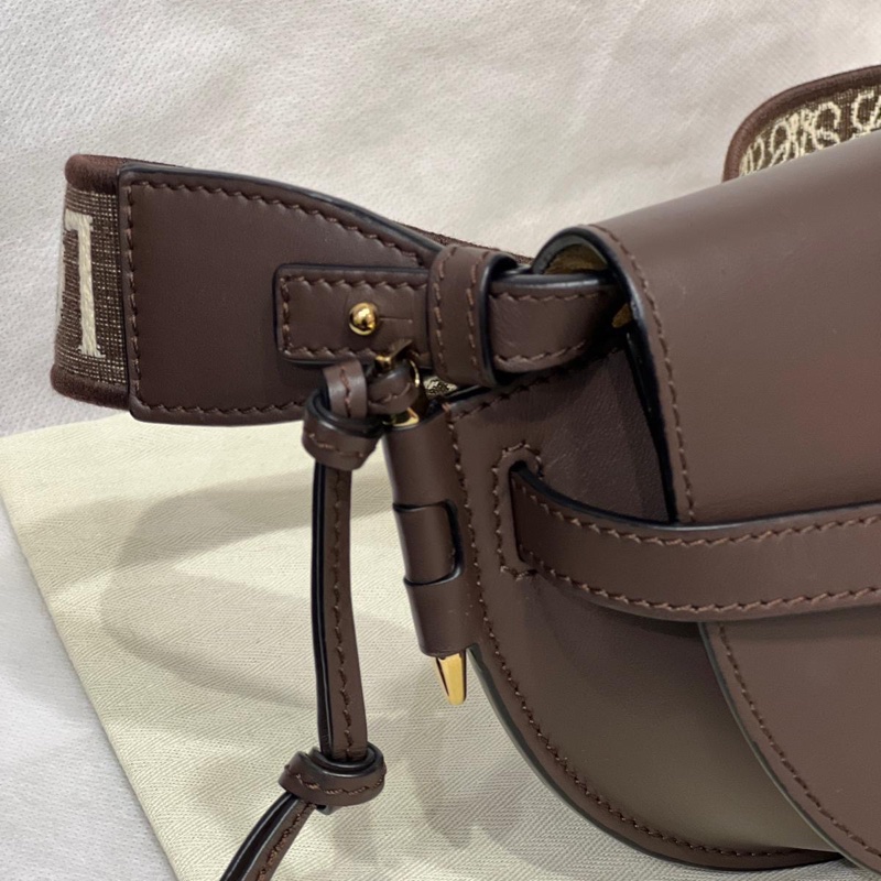 🌷帶票帶吊牌！Loewe 羅意威 Mini Gate Dual 迷你寬肩帶 巧克力棕色-22