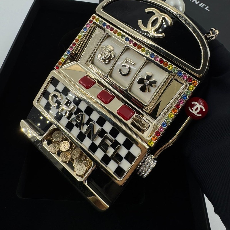 Chanel 2023 Plexiglass Resin and Rhinestone Multicoloured Slot Machine Minaudière Bag-2