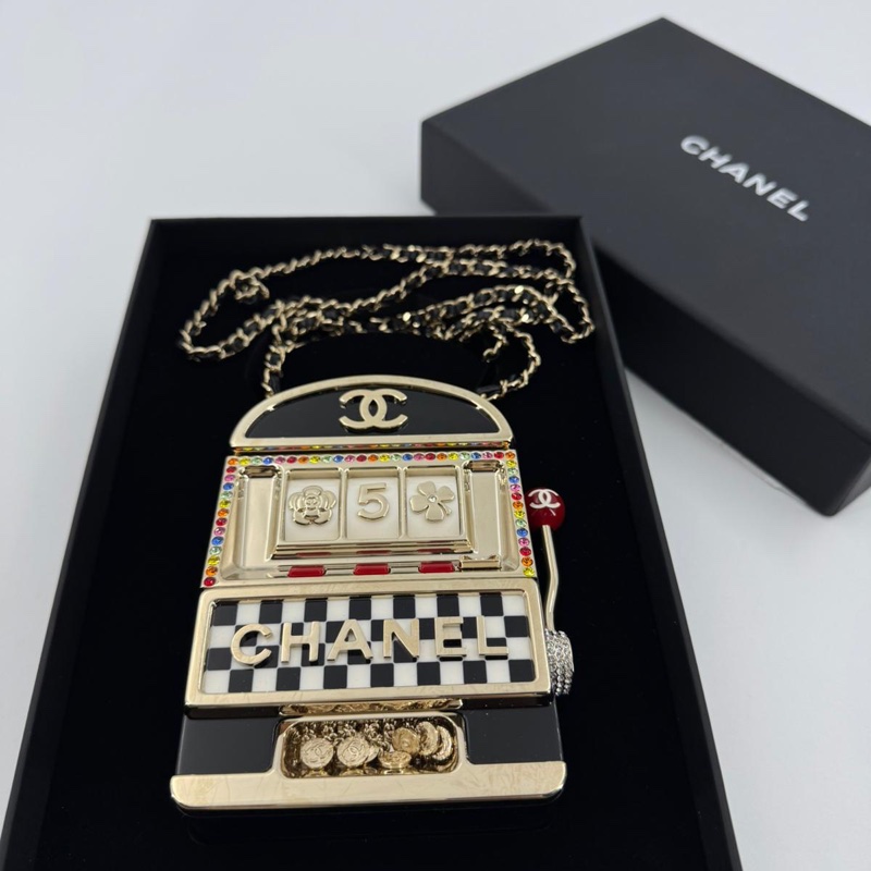Chanel 2023 Plexiglass Resin and Rhinestone Multicoloured Slot Machine Minaudière Bag-15
