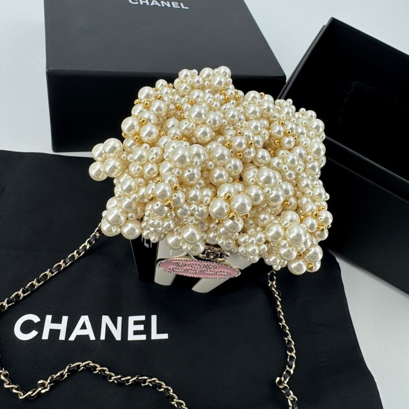 Chanel 2024 Imitation Pearl and Gold-tone Popcorn Minaudière Bag-3
