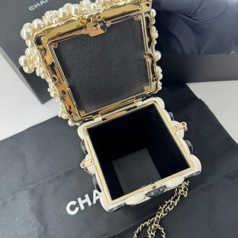 Chanel 2024 Imitation Pearl and Gold-tone Popcorn Minaudière Bag-9
