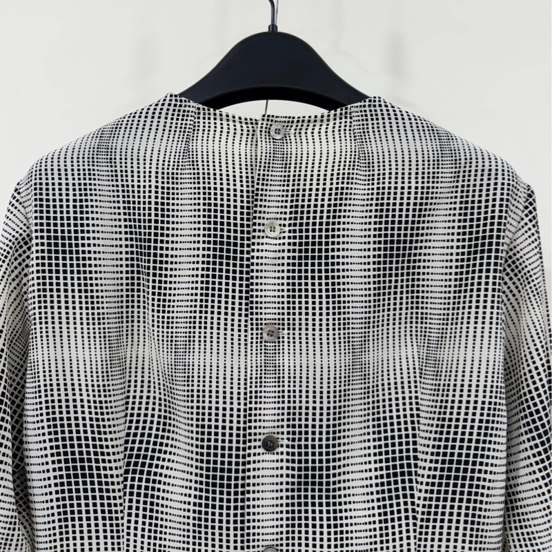 BURBERRY 倫敦 細緻幾何棋盤格紋黑白長袖雪紡上衣-5
