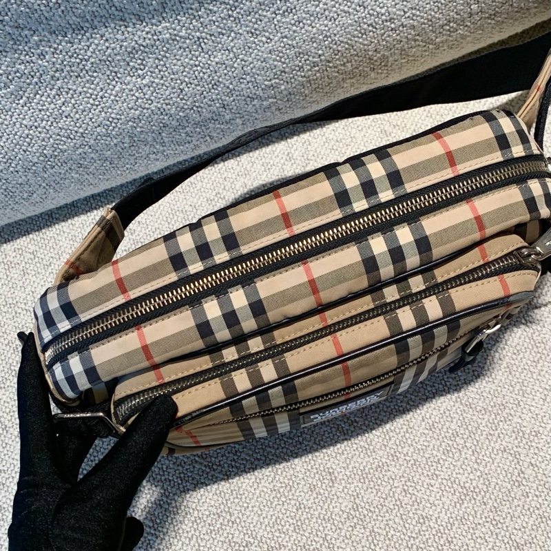 Burberry 博柏利 巴寶莉 經典格紋 斜挎雙層腰包 胸包 男包。-1