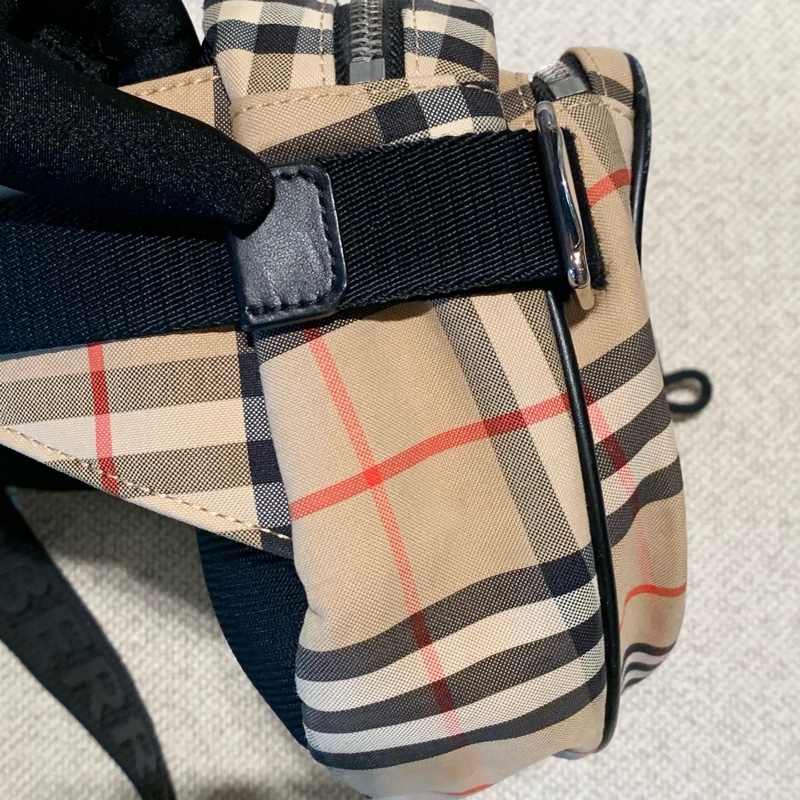 Burberry 博柏利 巴寶莉 經典格紋 斜挎雙層腰包 胸包 男包。-4